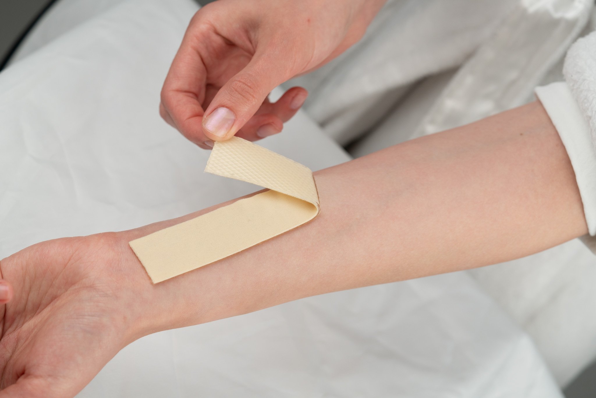 New Gel+ Béžová náplast ve tvaru proužku (4 ks)